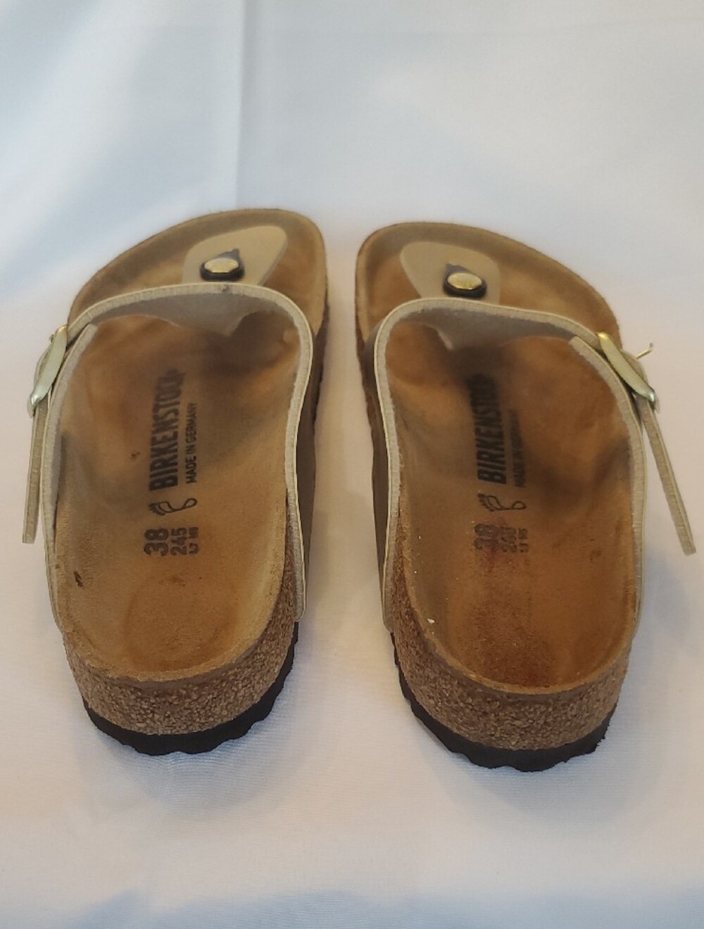 Birkenstock Women’s Gizeh Sandals in Light Tan with Gold Buckle Size 38 - Picture 4 of 7